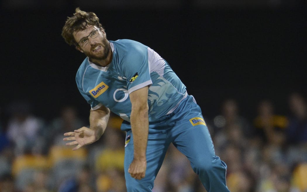 Dan Vettori playing for the Brisbane Heat in 2013.
