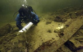 Kurt Bennett recording the Endeavour shipwreck.