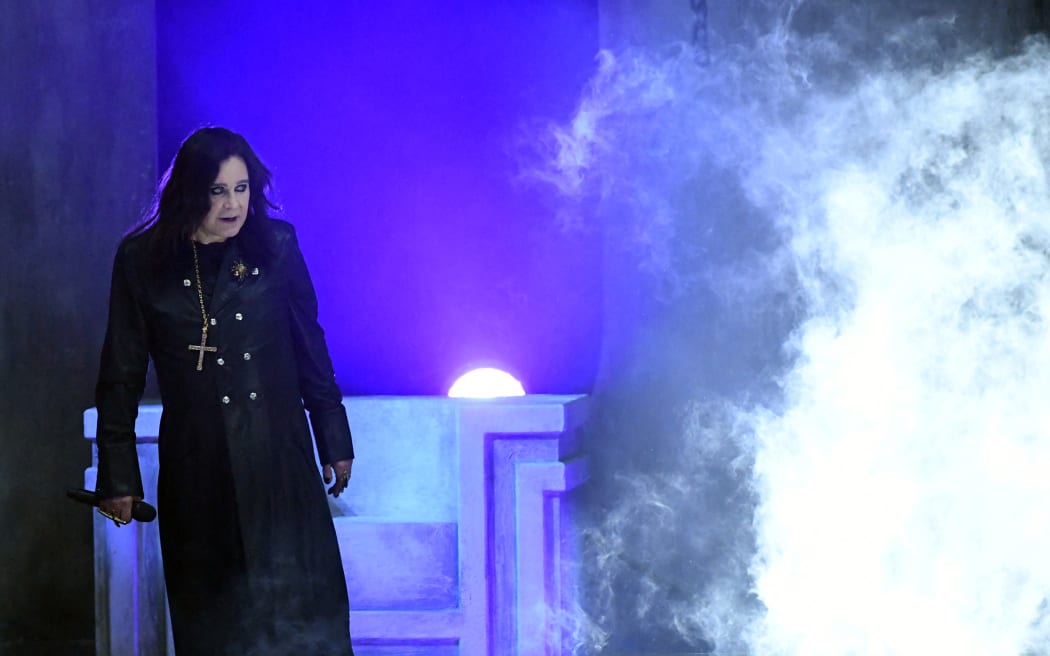 LOS ANGELES, CALIFORNIA - NOVEMBER 24: Ozzy Osbourne performs onstage during the 2019 American Music Awards at Microsoft Theater on November 24, 2019 in Los Angeles, California.   Kevin Winter/Getty Images for dcp/AFP (Photo by KEVIN WINTER / GETTY IMAGES NORTH AMERICA / Getty Images via AFP)