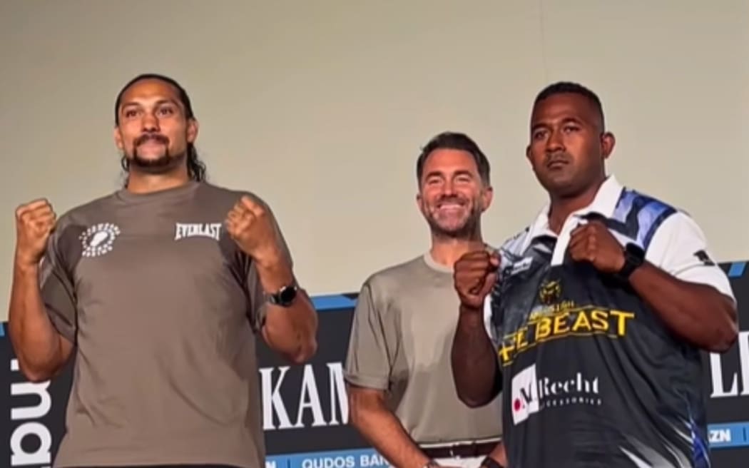 Teremoana Jnr, left, Matchroom Boxing chairman Eddie Hearn, middle, and James Singh during the pre-fight press conference. 20 March 2025