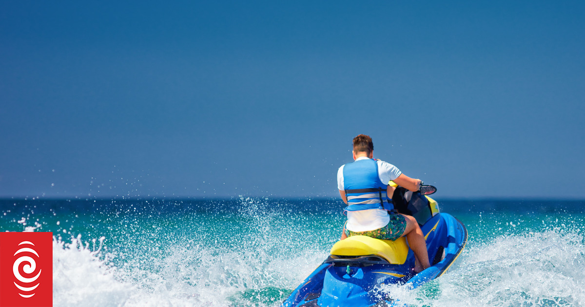 'Lucky' men praised for actions after jetski broke down, drifted off to sea
