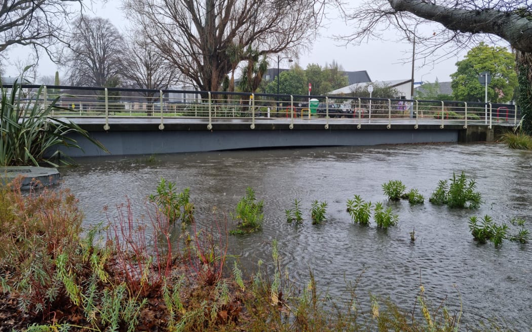Barbadoes Street Bridge over the Ōtakaro Avon River, Christchurch.