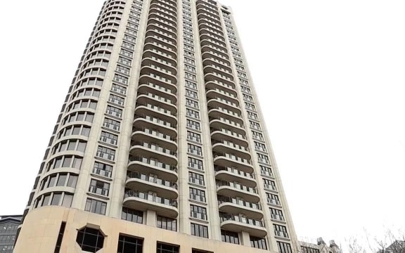 Apartment dwellers face another night without power