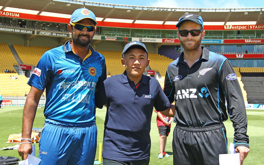 Stand-in captains Lahiru Thirimanne and Kane Williamson with the coin toss winner