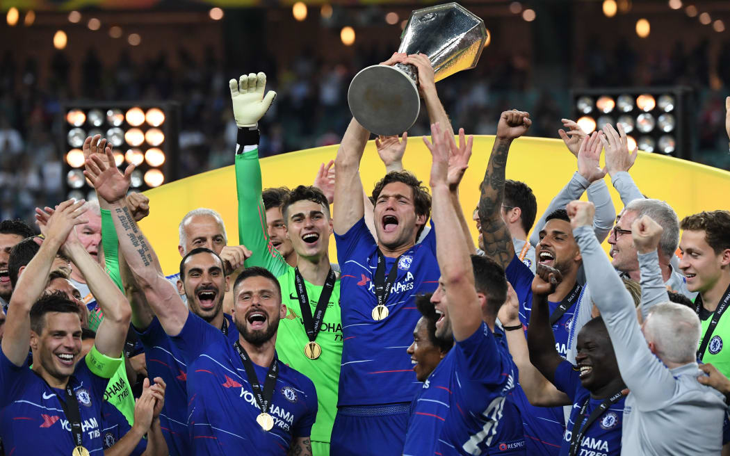 Chelsea's Spanish defender Marcos Alonso (C) holds the trophy as he celebrates with teammates after winning  the UEFA Europa League final.