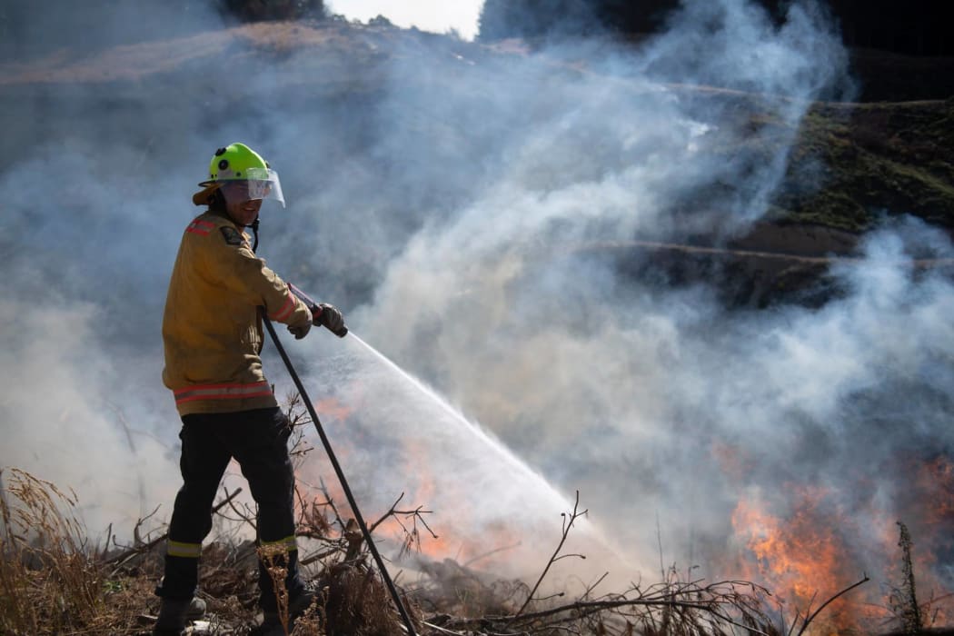 New Zealand Defence Force firefighters combat the Richmond fire near Nelson.
