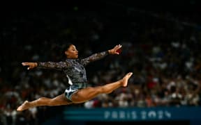 US' Simone Biles competes in the floor exercise event of the artistic gymnastics women's qualification during the Paris 2024 Olympic Games at the Bercy Arena in Paris, on July 28, 2024. (Photo by Loic VENANCE / AFP)