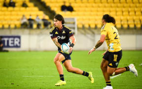 WELLINGTON, NEW ZEALAND - March 05: Connor Garden-Bachop of the Highlanders looks to beat defender during Super Rugby Pacific game between the Hurricanes v Highlanders at SKY Stadium, Wellington. March 05, 2022 in Wellington, New Zealand. (Photo by Elias Rodriguez/ www.photosport.nz)