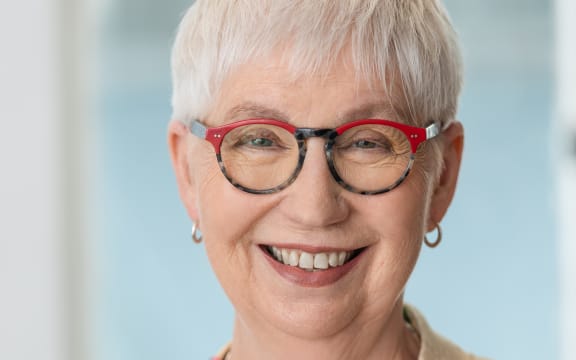 Head and shoulders photo of music writer Elizabeth Kerr.