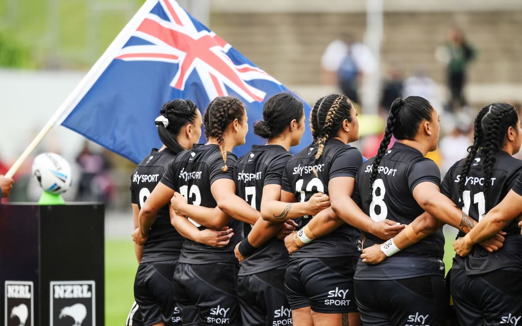 Kiwi Ferns team line up during national anthems.
New Zealand Kiwi Ferns v Fetu Samoa Invitational, Clash of the Pacific Women's International Rugby League at Mt Smart Stadium, Auckland on Saturday 7th November 2020.
© Copyright photo: Andrew Cornaga / www.photosport.nz