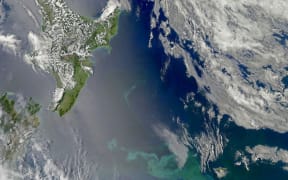 Parliamentary Commissioner for the Environment Dr Jan Wright recommends hat New Zealand follow the UK’s approach, where their Climate Change Act 2008 sets legally binding emission reduction targets,