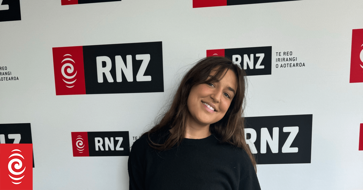 Emerging London-based, Dunedin born artist Len Blake Live in Studio | RNZ