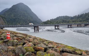 The rapidly aggrading bed of the Waiho (Waiau) River is now much higher than the town, geologists warn. Credit: Lois Williams / LDR (single use only)