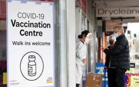 AUCKLAND, NEW ZEALAND - SEPTEMBER 16: People walk up to a vaccination centre on Dominion Rd, Balmoral on September 16, 2021 in Auckland, New Zealand.