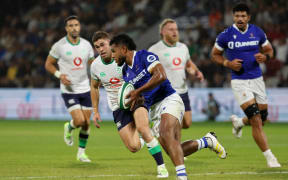 Samoa's wing Ed Fidow runs with the ball against Ireland and Samoa in Bayonne.