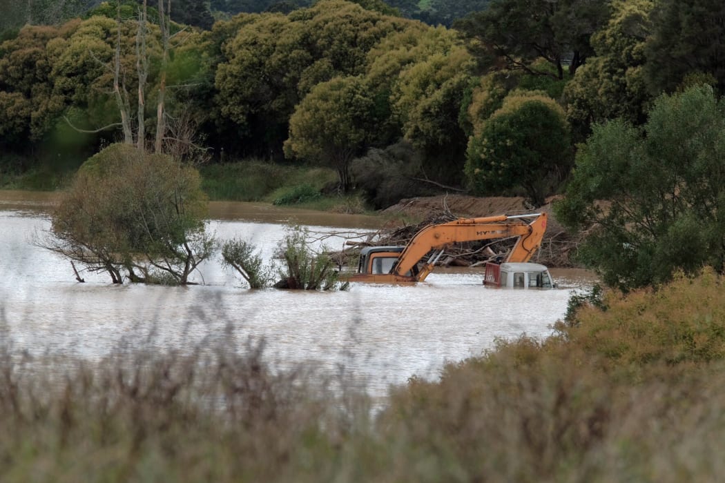 Flooding on Tourist Rd, South Auckland, between Hunua and Clevedon.