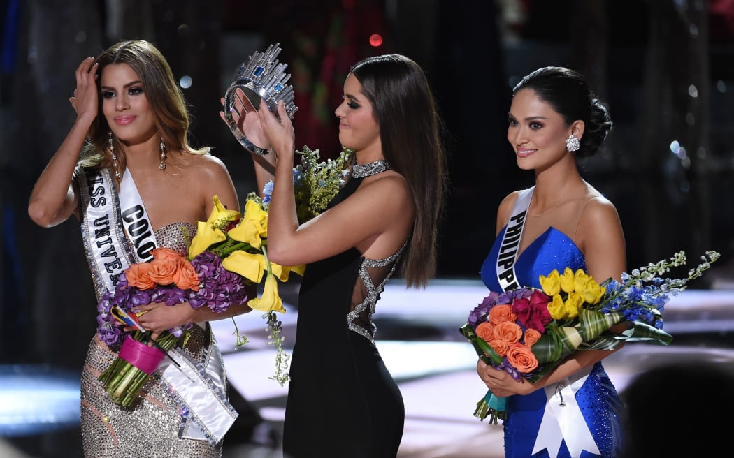 Miss Universe 2014 Paulina Vega, centre, removes the crown from Miss Colombia Ariadna Gutierrez, left, to give it to Miss Philippines Pia Alonzo Wurtzbach.