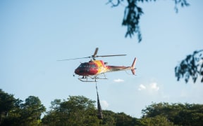 Fire Brigade soldiers remove the body of one more victim of the rupture of the dam of Vale do Rio Doce.