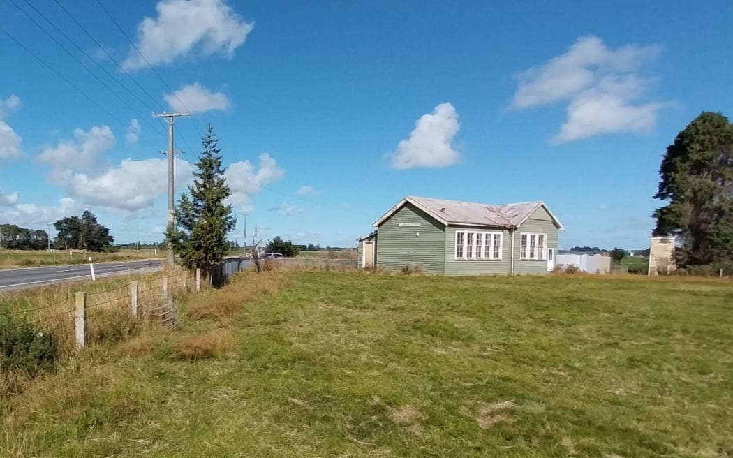 A recommendation has been made to Southland District Council to dispose of Seaward Downs recreation reserve because it is surplus to requirements. An ex-school building is on the site.