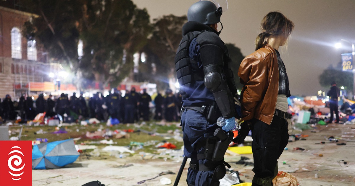 UCLA: Police clear out pro-Palestinian encampment and detain protesters - Vimarsana News