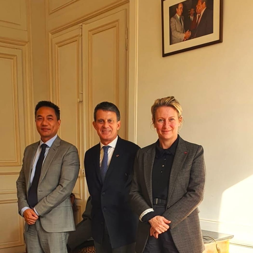 New Caledonia’s key economic leaders Mimsy Daly (President of MEDEF Nouvelle-Calédonie, right) and David Guyenne (President of New Caledonia’s Chamber of Commerce and Industry, left) with French Minister for Overseas Manuel Valls – 8 February 2025