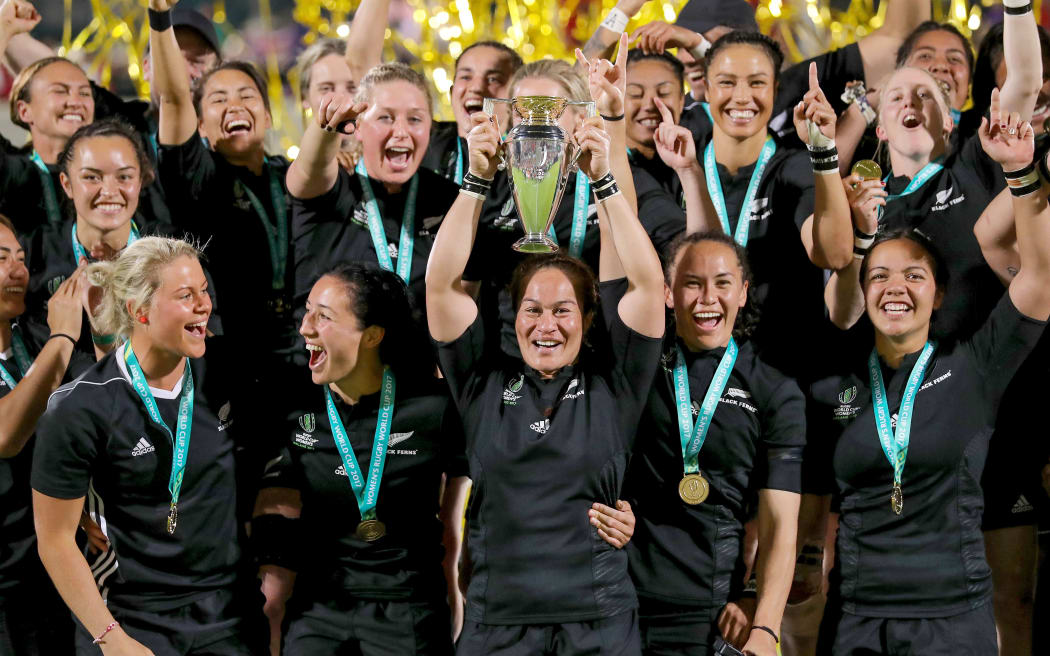 2017 Women's Rugby World Cup Final, Kingspan Stadium, Belfast 26/8/2017
England vs New Zealand
New Zealand's Fiao'o Faamausili lifts the Women's Rugby World Cup
Mandatory Credit ©INPHO/Dan Sheridan / www.photosport.nz