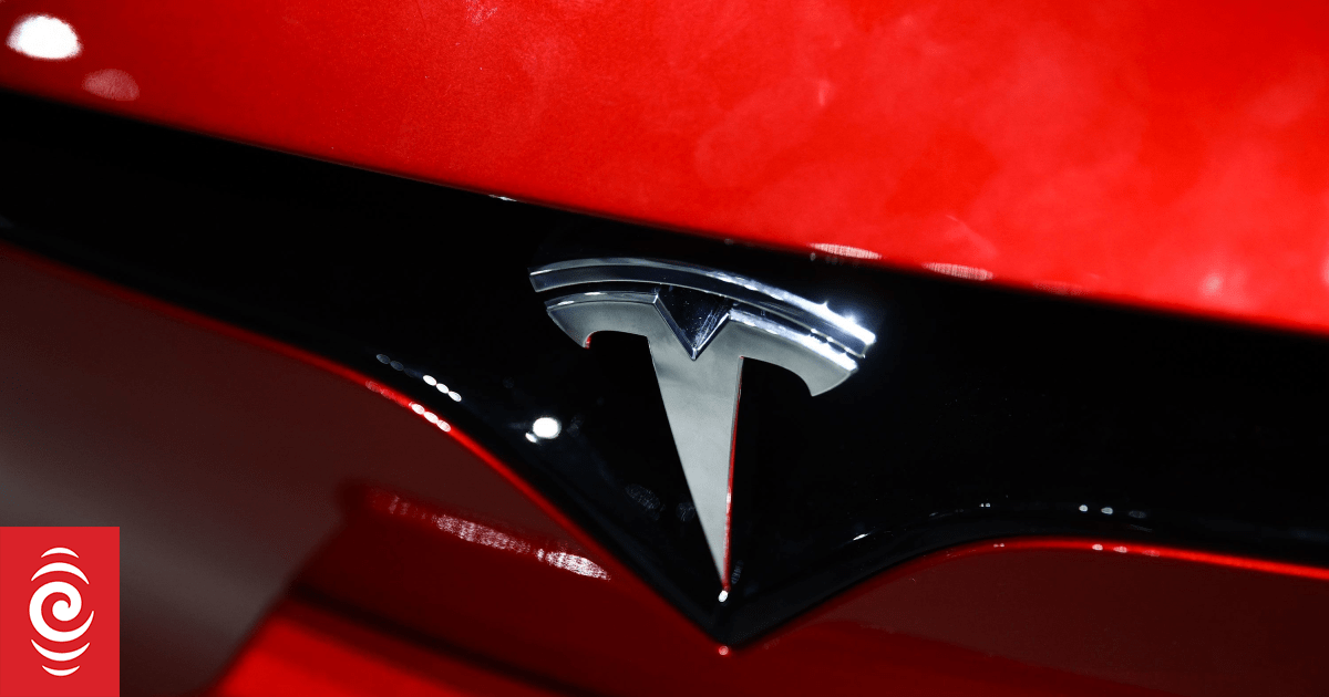 Tesla ztrácí titul největšího výrobce elektromobilů ve prospěch čínské BYD kvůli konkurenci a konci daňových úlev