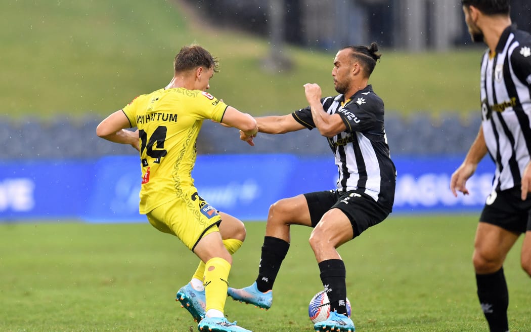 Oskar van Hattum of the Phoenix and Clayton Lewis of the Bulls compete for the ball during the A-League Men Round 17 match between Macarthur FC and Wellington Phoenix at Campbelltown Stadium in Sydney, Sunday, February 18, 2024. (AAP Image/Bianca De Marchi/ Photosport