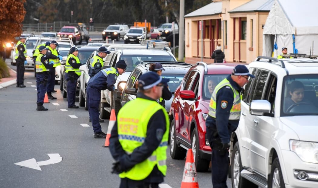 Police in the southern New South Wales (NSW) border city of Albury check cars crossing the state border from Victoria.