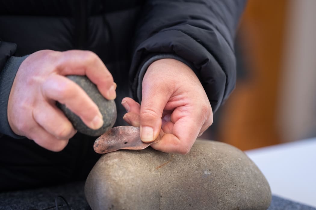 Artist Dr Areta Wilkinson stone hammering jewelry workshop for Matariki