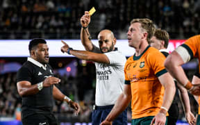Match referee Andrea Piardi shows a yellow card to Harry Potter of the Wallabies, 2025.