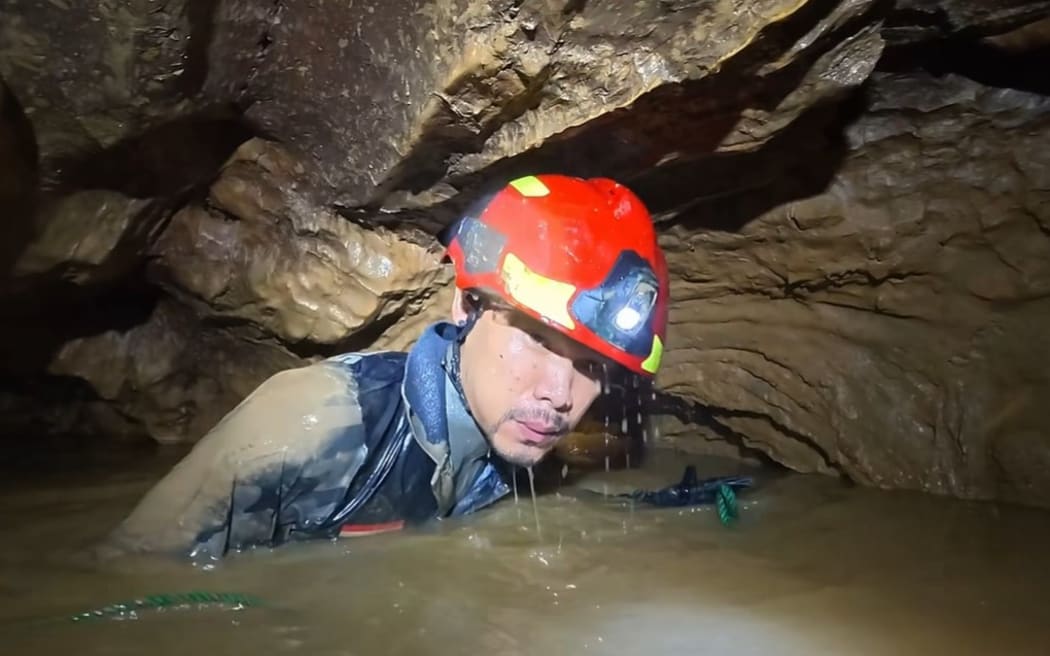 Rescue team confident of reaching 7 trapped for days in Laos cave | RNZ News