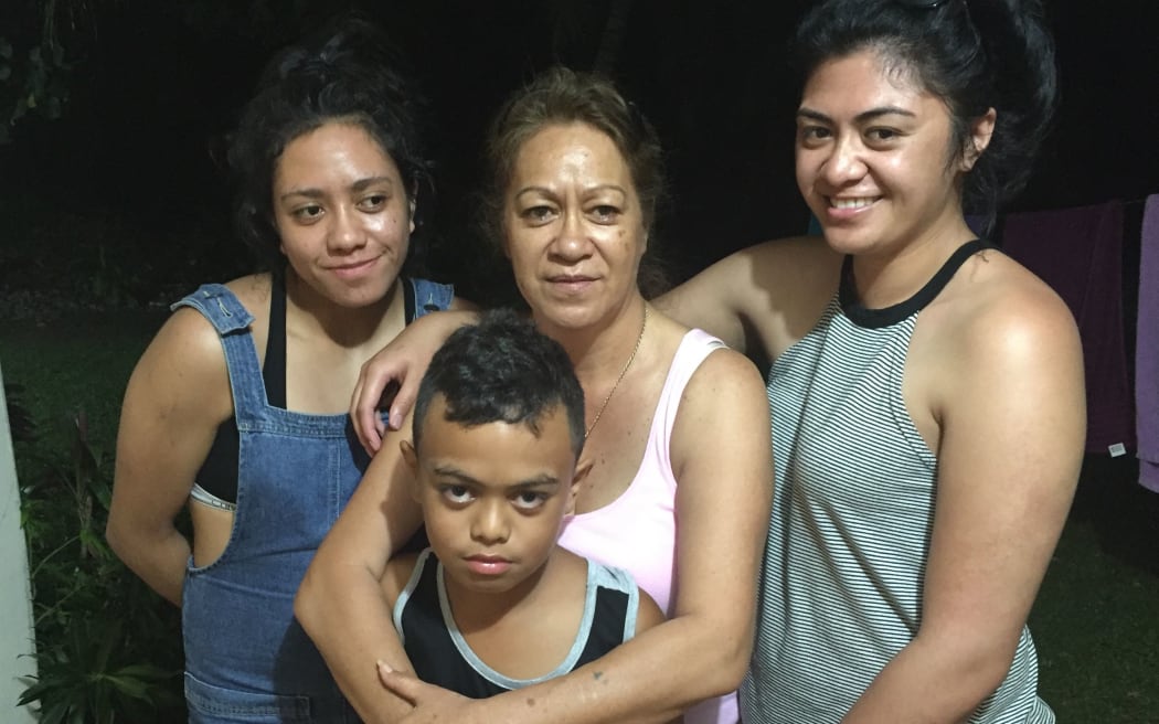 Mary Dean's children and their aunt Tapairu Tuakeu-Skinner. Linga, Ian and Alia now live together with their older brother Jayleb in Tokoroa.