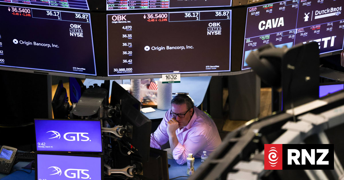 US, European stocks hit record highs as investors shrug off US shutdown ...