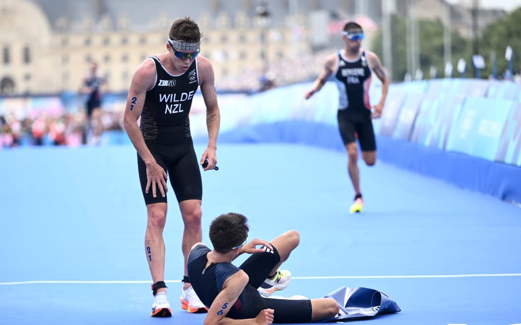 Hayden Wilde of New Zealand reacts with winner Alex Yee of Great Britain during the men’s individual triathlon in Paris.