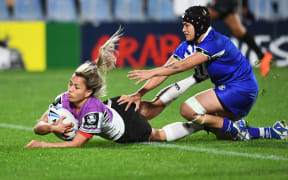 Warriors fullback Apii Nicholls scores a try.