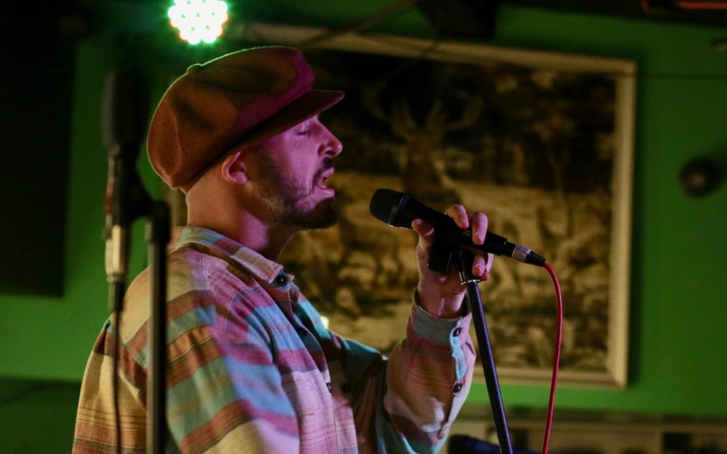 Tom Scott/Avantdale Bowling Club playing Meow