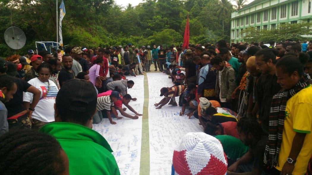 Thousands sign petition message in support of the United Liberation Movement for West Papua movement in the Pacific and at the UN.