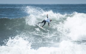 Vanuatu surfer Manoa Tarroux has created history at the ISA World Junior Championships in Peru by winning his heat on Sunday.