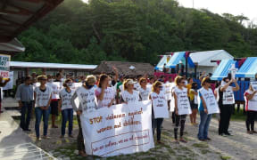 Protesters gather on Nauru to protest resettlement in Cambodia