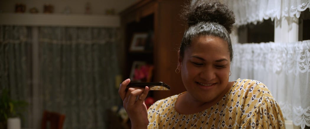 Petmal Petelo Lam playing the character Mele in Teine Sā
