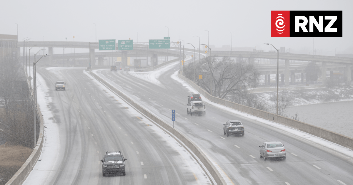 Thousands of flights cancelled ahead of US winter storm