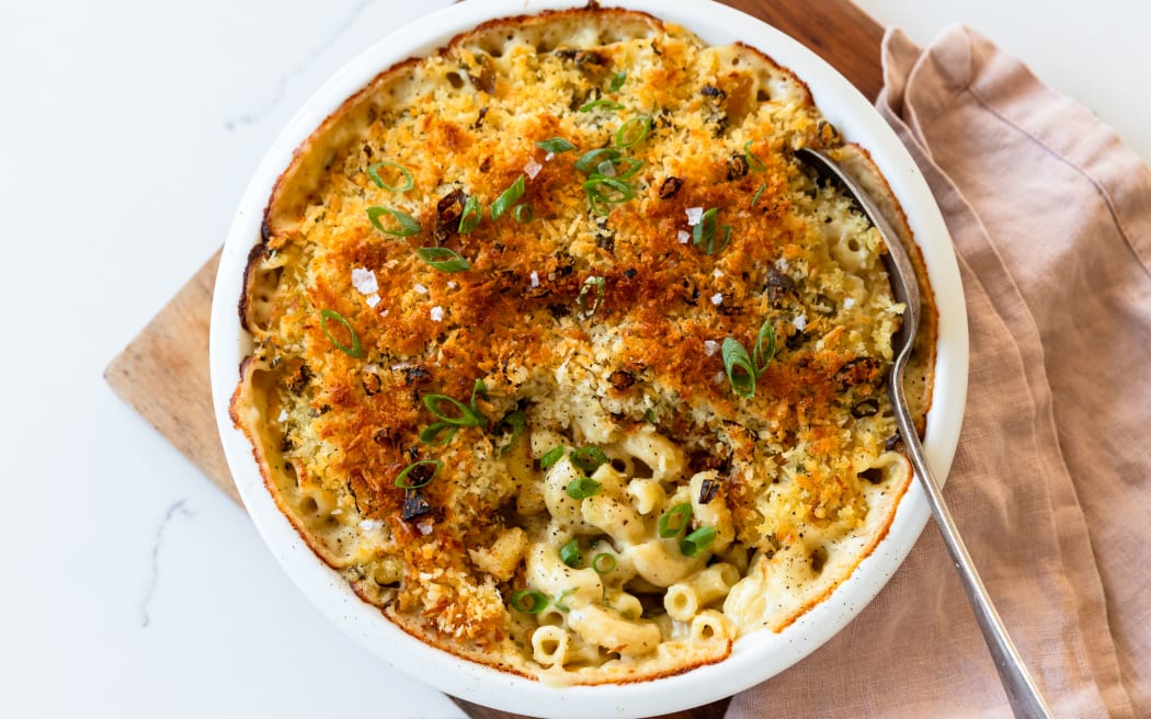 Spring onion and black pepper mac 'n' cheese.