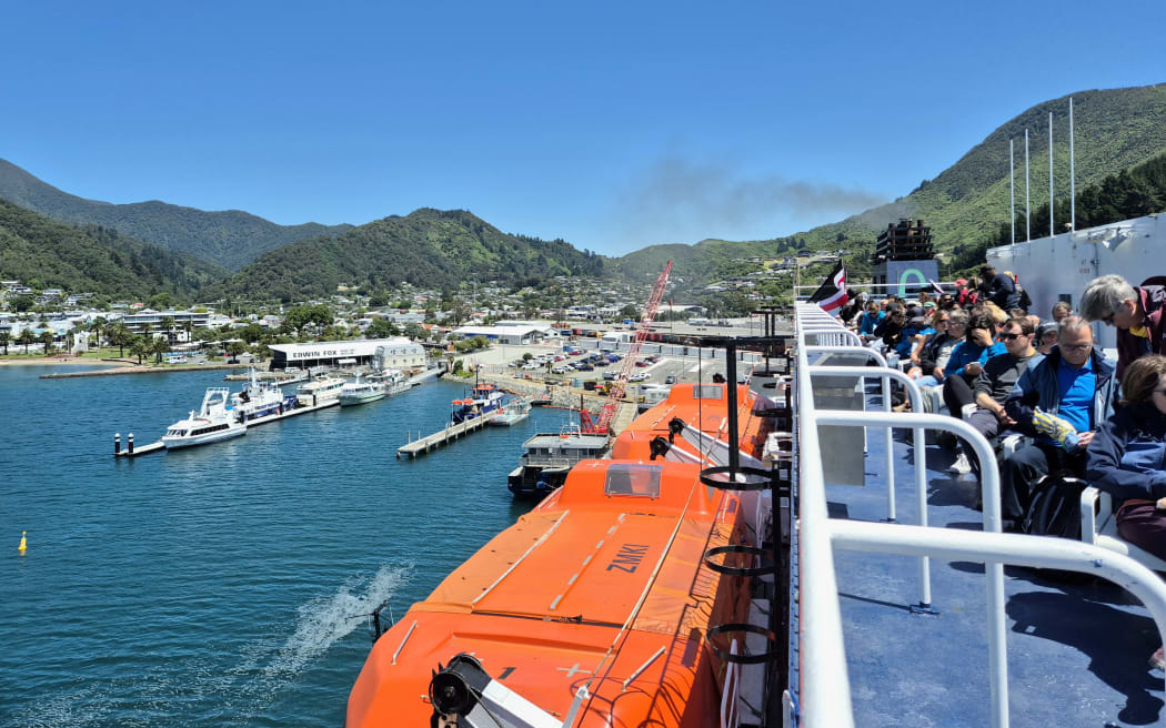 All aboard! The waka was chocka with people who traveled the Cook Strait.