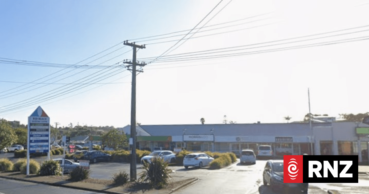 Person seriously injured after car hits shopping centre in Auckland