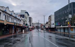Green lights on Courtenay Place but no vehicles moving through, except the odd bus.