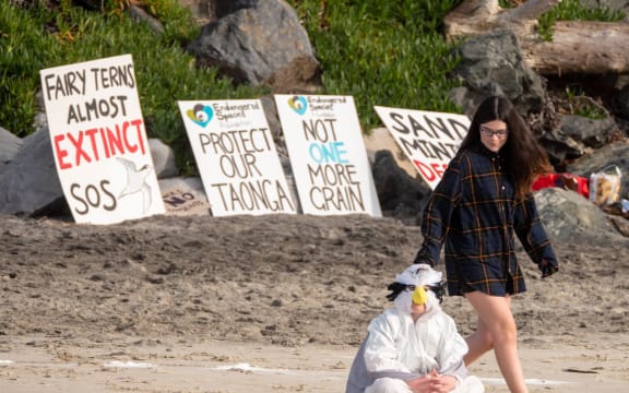 Mangawhai Beach protest meeting over McCallum Bros sand mining