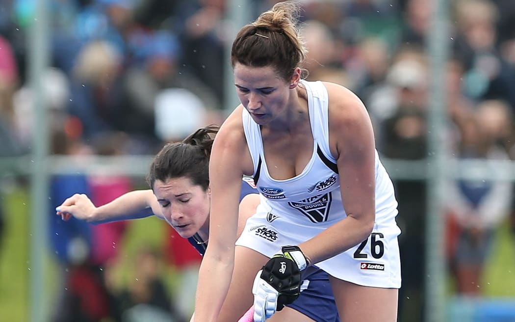 Pippa Hayward of Black Sticks battles with Michelle Vittese of USA.