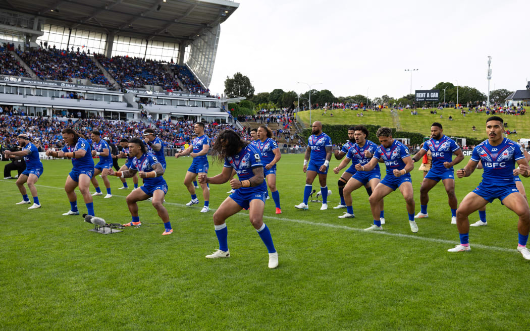 Toa Samoa during the cultural challenge during the Paciﬁc Championships rugby league test against the New Zealand Kiwis.