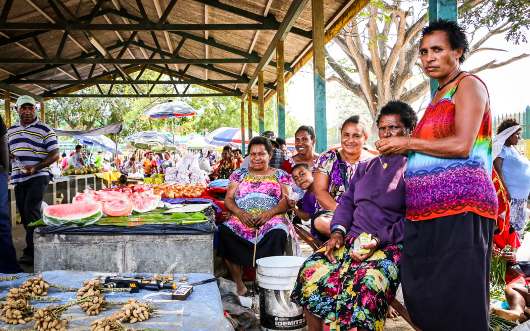 Women in PNG at a market